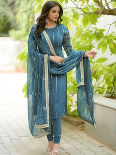 Priyamani feet photo thumbnail