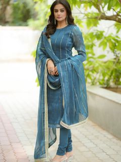 Priyamani feet photo thumbnail