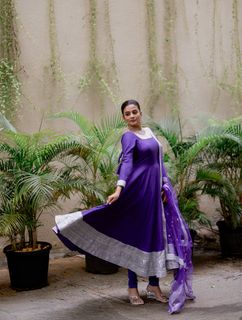 Priyamani feet photo thumbnail