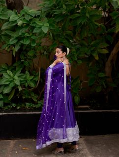 Priyamani feet photo thumbnail