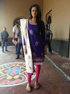 Priyamani feet photo thumbnail