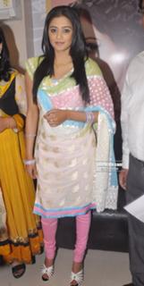 Priyamani feet photo thumbnail