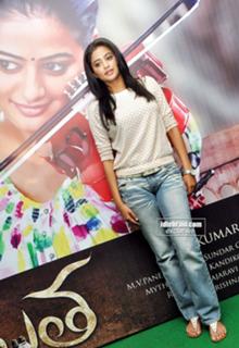 Priyamani feet photo thumbnail