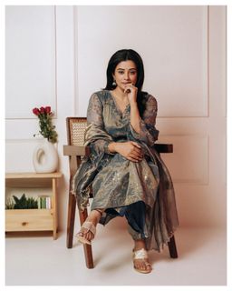 Priyamani feet photo 4
