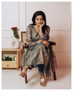 Priyamani feet photo 3