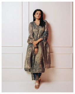 Priyamani feet photo 1