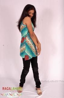 Priyamani feet photo thumbnail