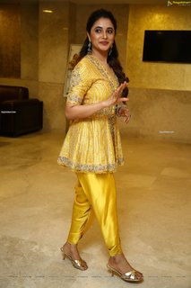 Priyanka Arulmohan feet photo 14