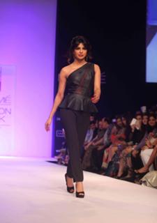 Priyanka Chopra Jonas feet photo thumbnail