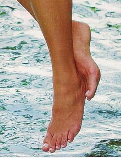 Pérola Faria feet photo 11