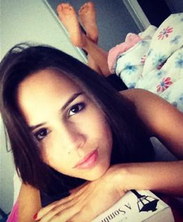 Pérola Faria feet photo 8