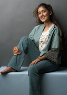Q'orianka Kilcher feet photo 4