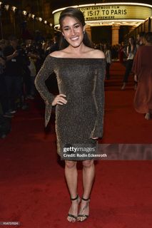 Q'orianka Kilcher feet photo 9