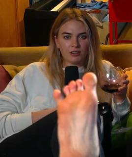 QTCinderella feet photo thumbnail