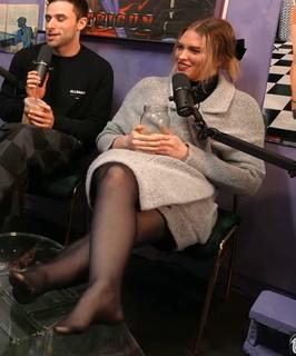 QTCinderella feet photo thumbnail