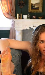 QTCinderella feet photo thumbnail