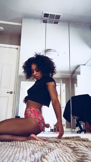 Qimmah Russo feet photo thumbnail
