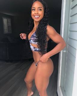 Qimmah Russo feet photo thumbnail