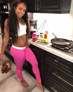 Qimmah Russo feet photo thumbnail