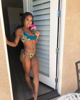 Qimmah Russo feet photo thumbnail