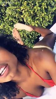 Qimmah Russo feet photo thumbnail