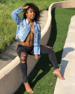 Qimmah Russo feet photo thumbnail