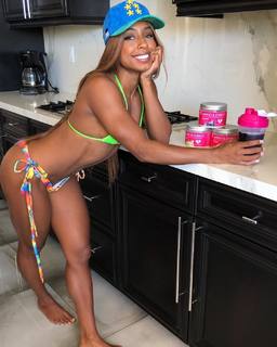 Qimmah Russo feet photo thumbnail