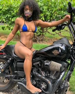 Qimmah Russo feet photo thumbnail