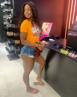 Qimmah Russo feet photo thumbnail