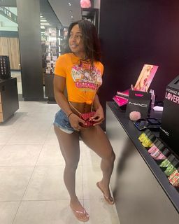 Qimmah Russo feet photo thumbnail