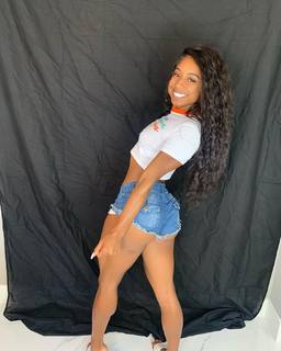 Qimmah Russo feet photo thumbnail