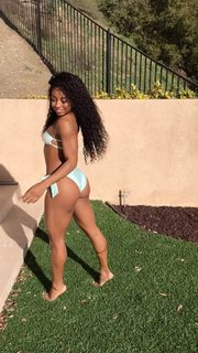 Qimmah Russo feet photo thumbnail
