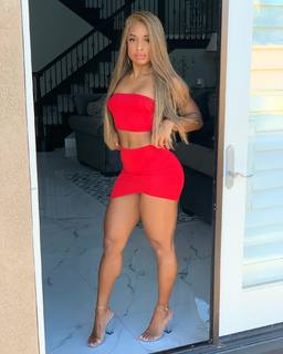 Qimmah Russo feet photo thumbnail