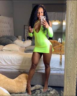 Qimmah Russo feet photo thumbnail