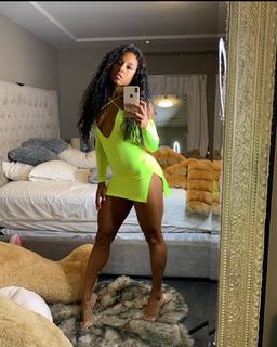 Qimmah Russo feet photo thumbnail