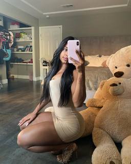 Qimmah Russo feet photo thumbnail