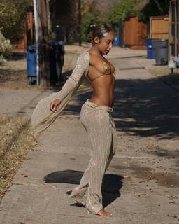 Qimmah Russo feet photo thumbnail