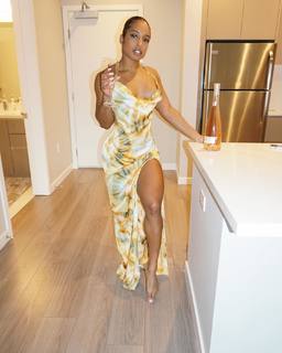 Qimmah Russo feet photo thumbnail