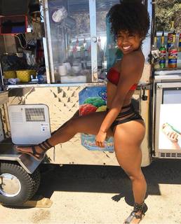 Qimmah Russo feet photo thumbnail