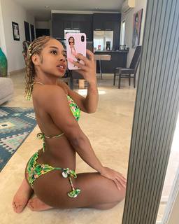 Qimmah Russo feet photo thumbnail