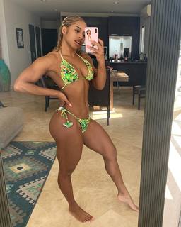 Qimmah Russo feet photo thumbnail