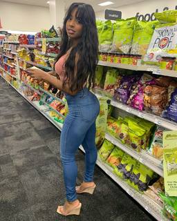 Qimmah Russo feet photo thumbnail