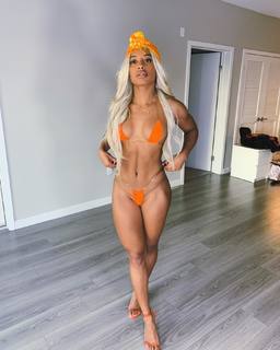 Qimmah Russo feet photo thumbnail