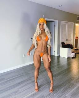 Qimmah Russo feet photo thumbnail