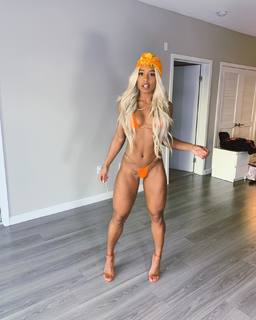 Qimmah Russo feet photo thumbnail
