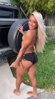 Qimmah Russo feet photo thumbnail