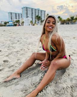 Qimmah Russo feet photo thumbnail