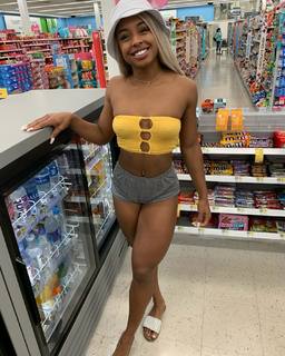 Qimmah Russo feet photo thumbnail