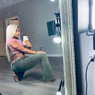 Qimmah Russo feet photo thumbnail