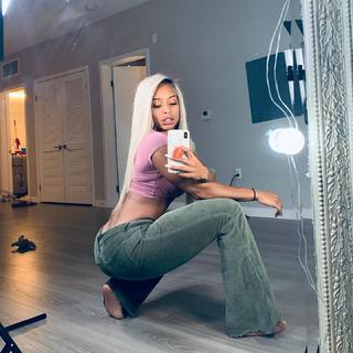 Qimmah Russo feet photo thumbnail